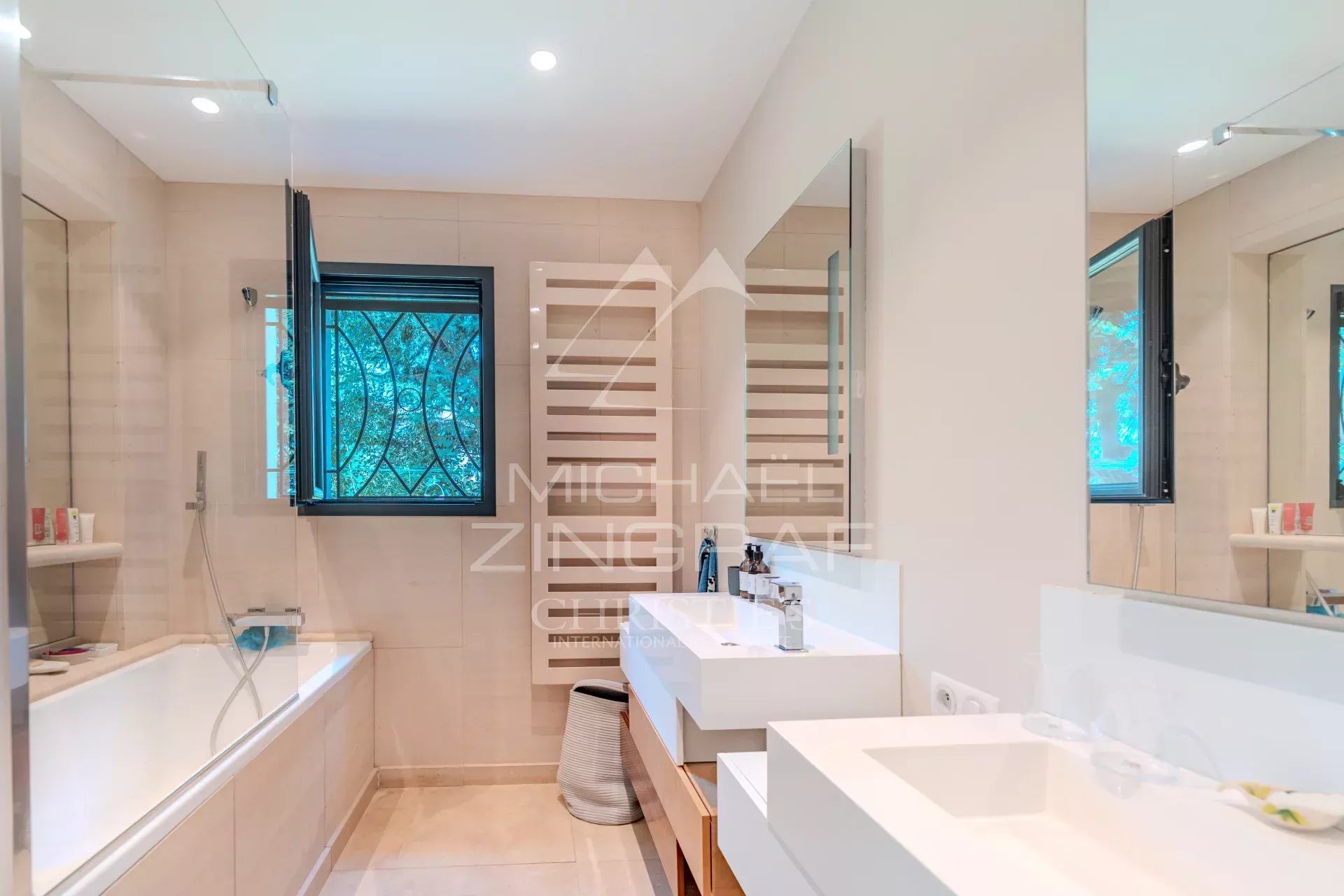 Mougins - Ruhige Lage, ebenerdige Villa - 5 Schlafzimmer