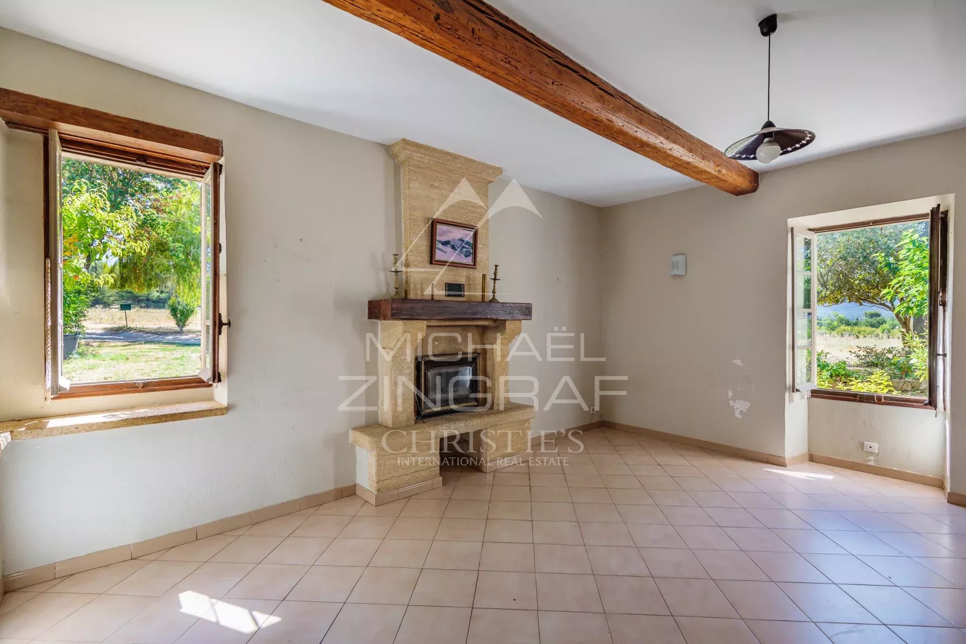 Rare : mas XVIIIe authentique à rénover avec panorama sur le Luberon