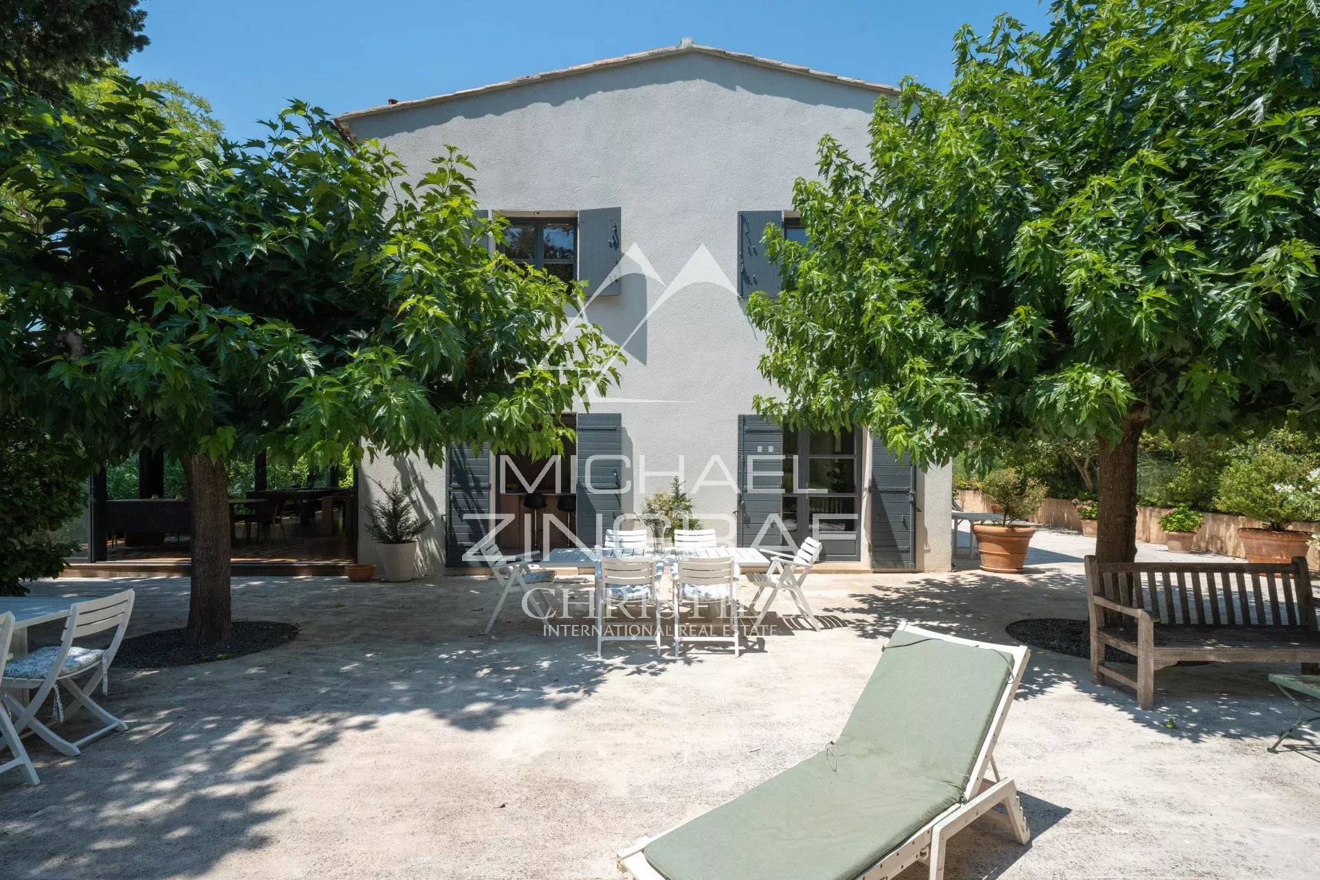 Aix-en-Provence – Anwesen mit Swimmingpool in grüner Umgebung