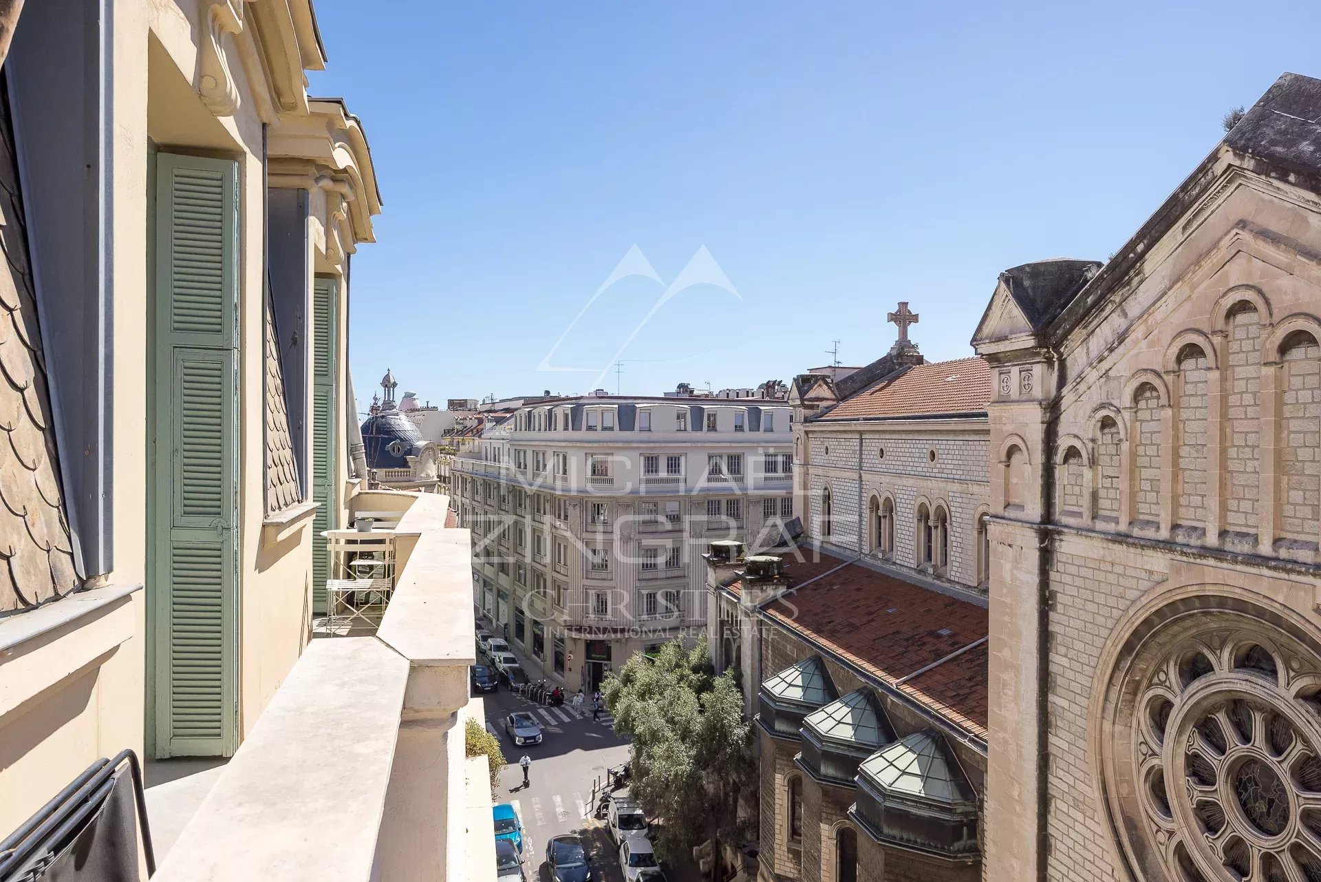 CARRÉ D'OR – 4/5 ROOMS – TOP FLOOR – NICE