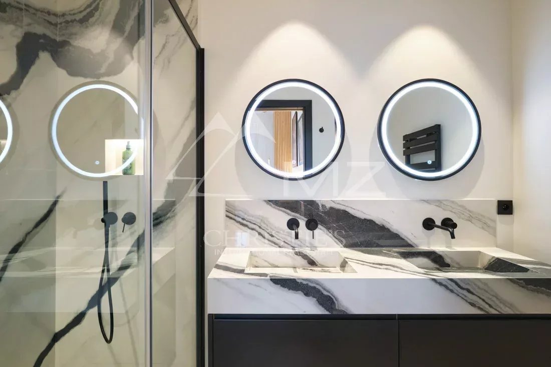 CANNES LA CROISETTE SPLENDIDE APPARTEMENT RENOVE 3 CHAMBRES VUE MER