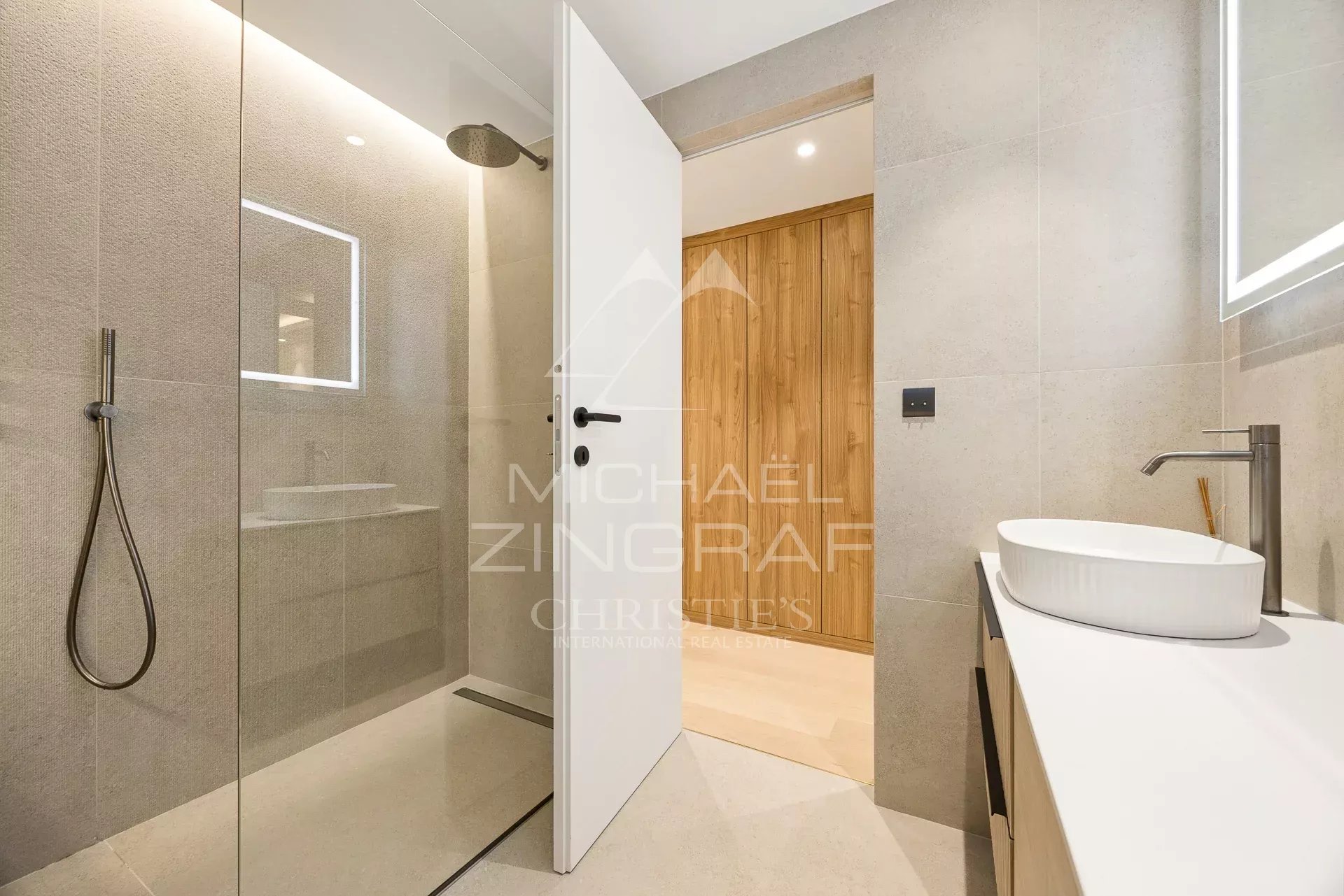Palm Beach – Exceptional 3-Bedroom Apartment – Panoramic Sea View