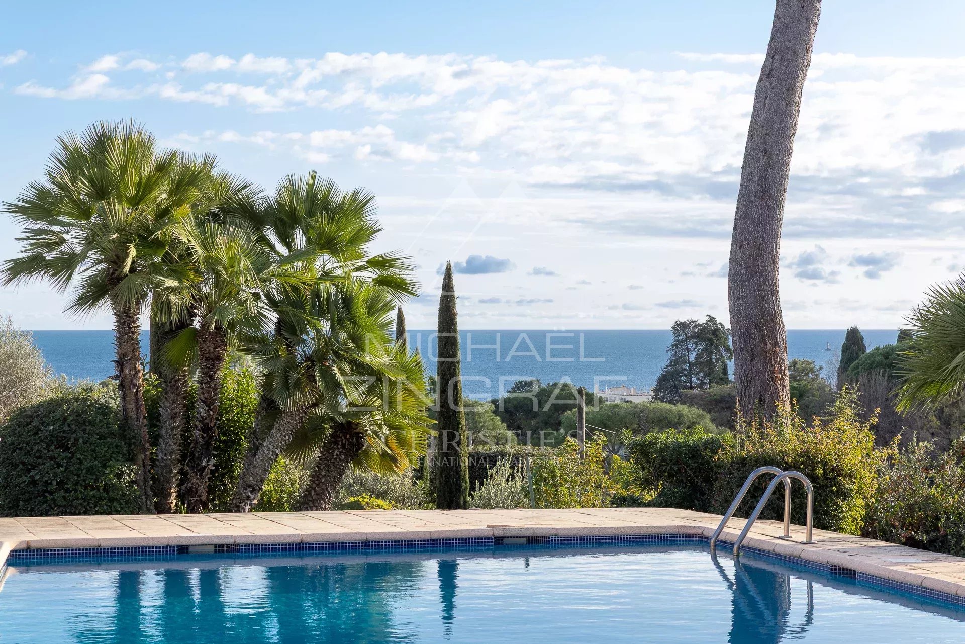 Antibes  – Villa provençale en pierre avec vue mer, piscine et jardin paysager