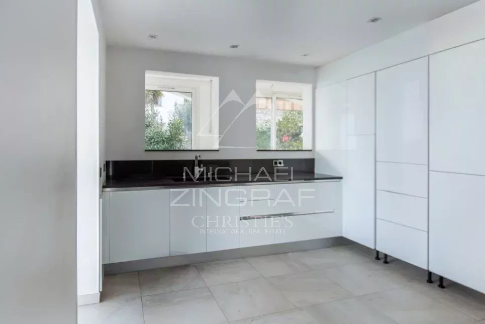 Villa à La Turbie à rénover – 240 m² avec appartement indépendant– Vue mer panoramique – Proche Monaco