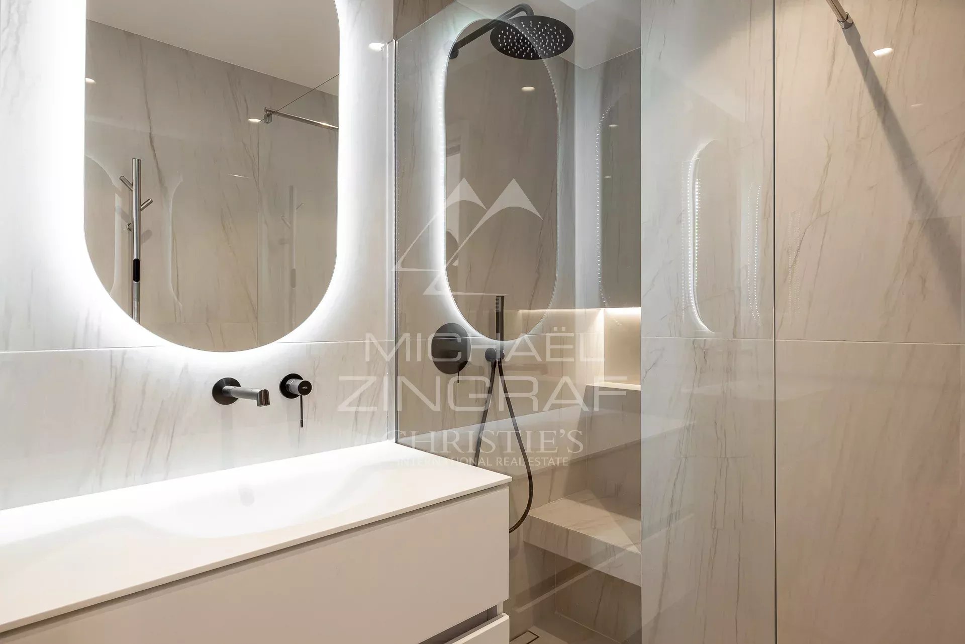 Durchgehende Wohnung mit Panoramameerblick