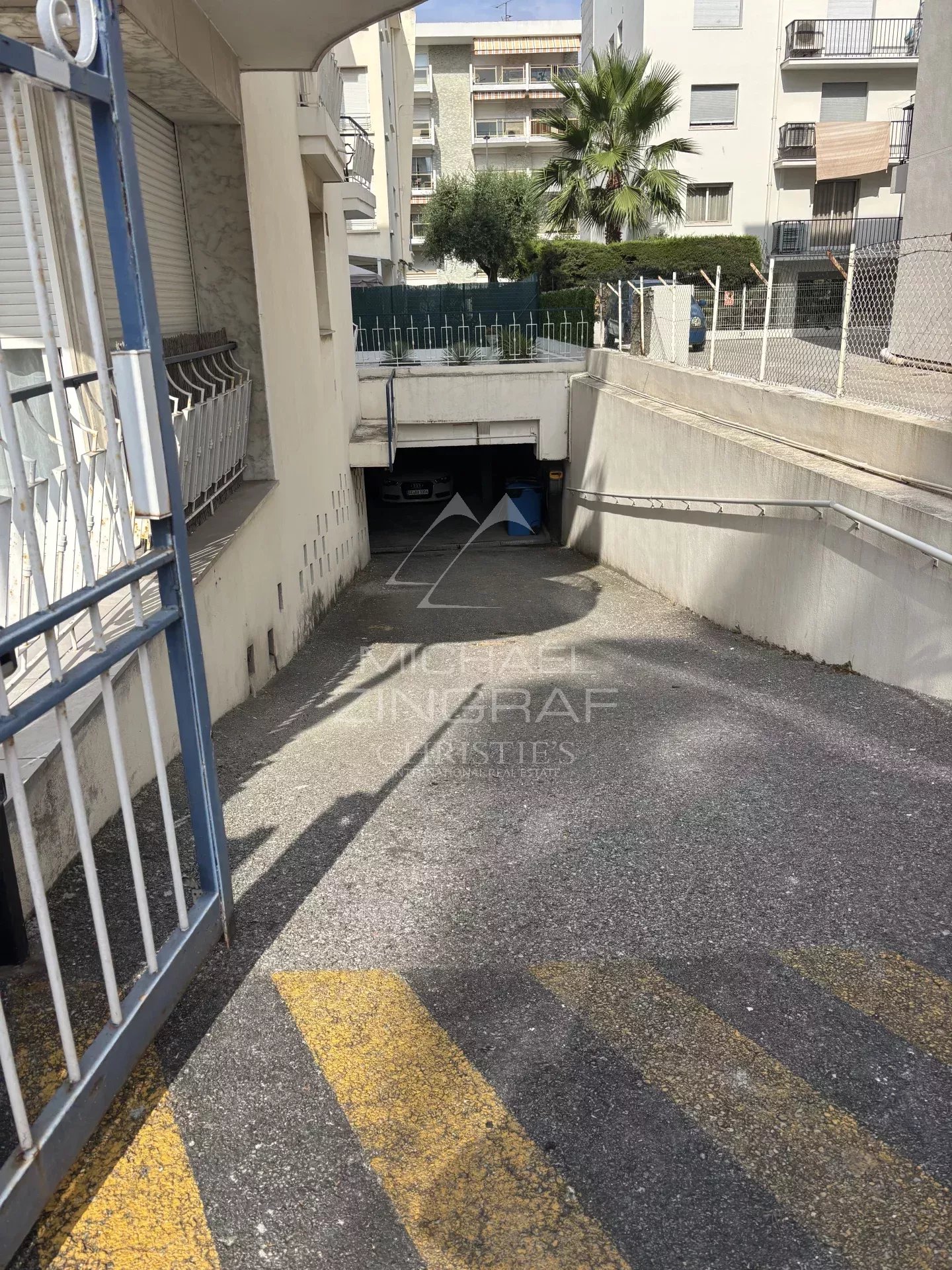 Palm Beach - GARAGE FOR SALE IN THE HEART OF PALM BEACH