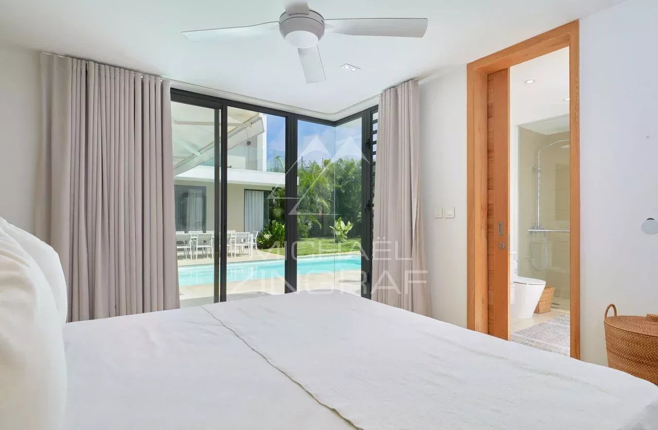 Villa avec piscine dans une résidence sécurisée à Péreybère