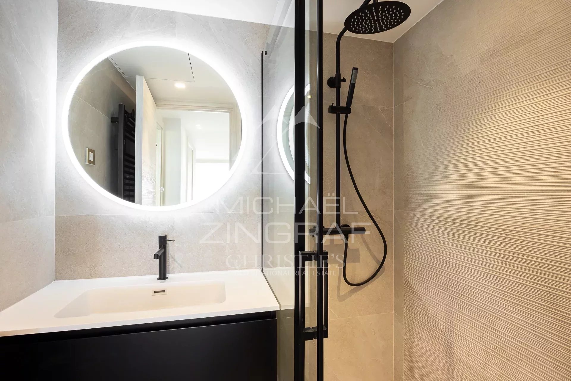 OFF MARKET - CANNES CROIX DES GARDES – LETZTE ETAGE – 3-ZIMMER-WOHNUNG MIT PANORAMAMERSAUSSICHT – POOL