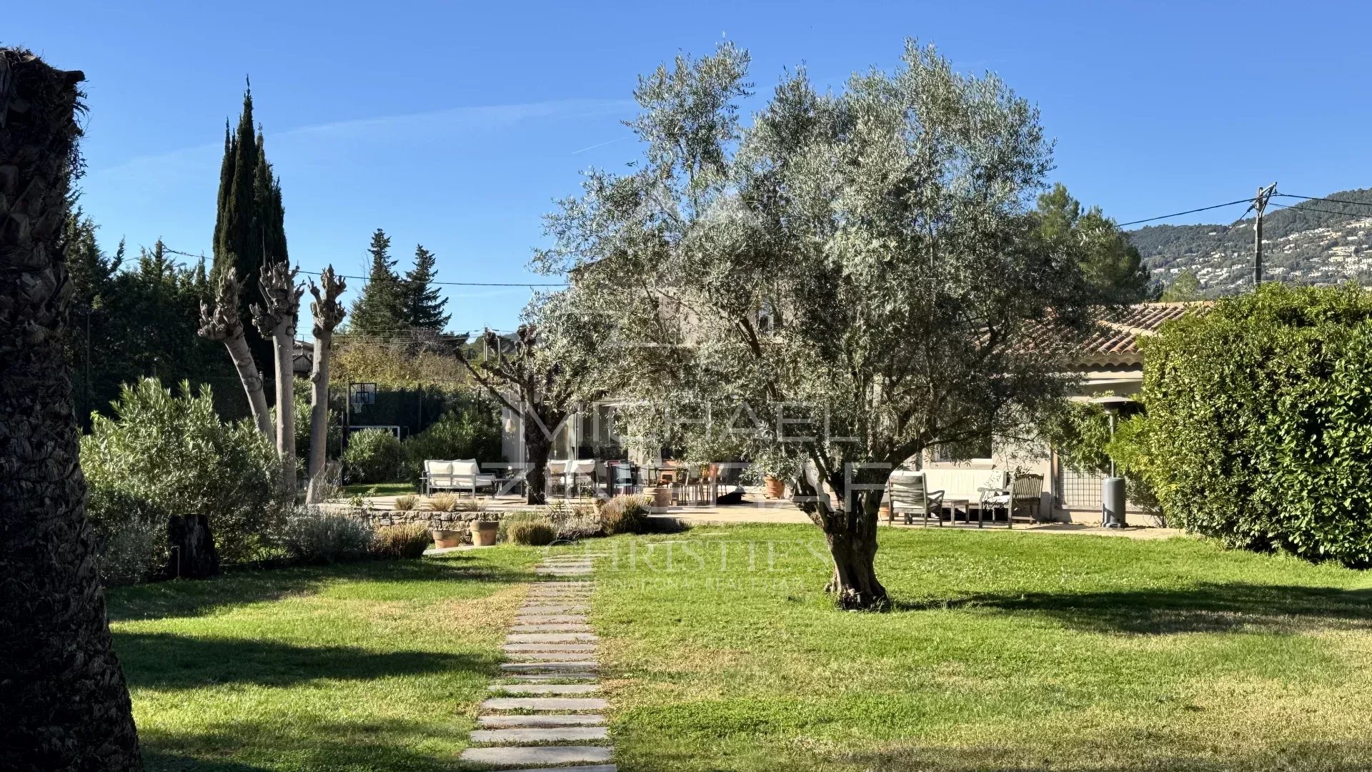 Family Villa with Landscaped Gardens and Leisure Facilities