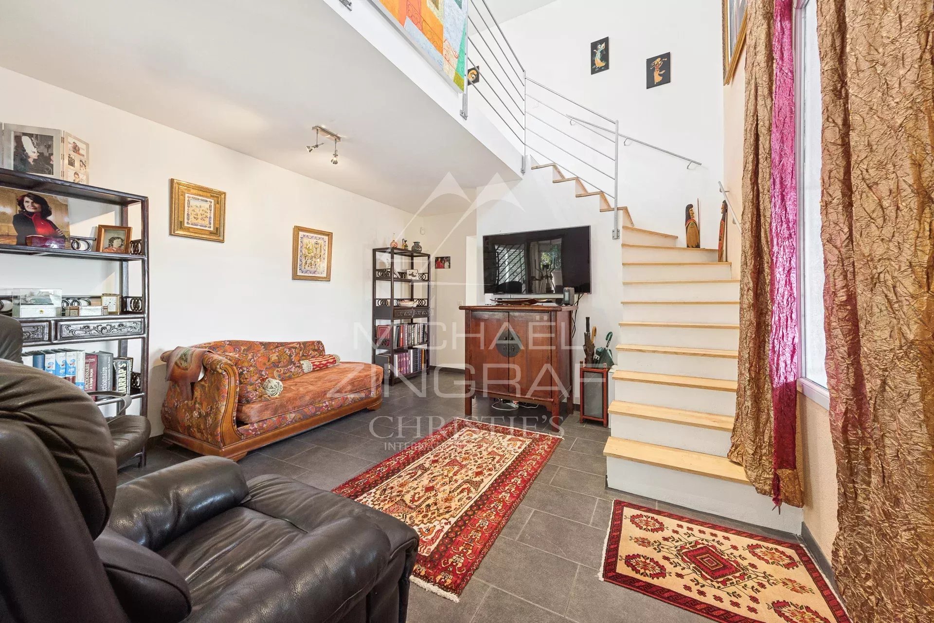 Elegant contemporary villa in a dominant position – Sea view on the horizon