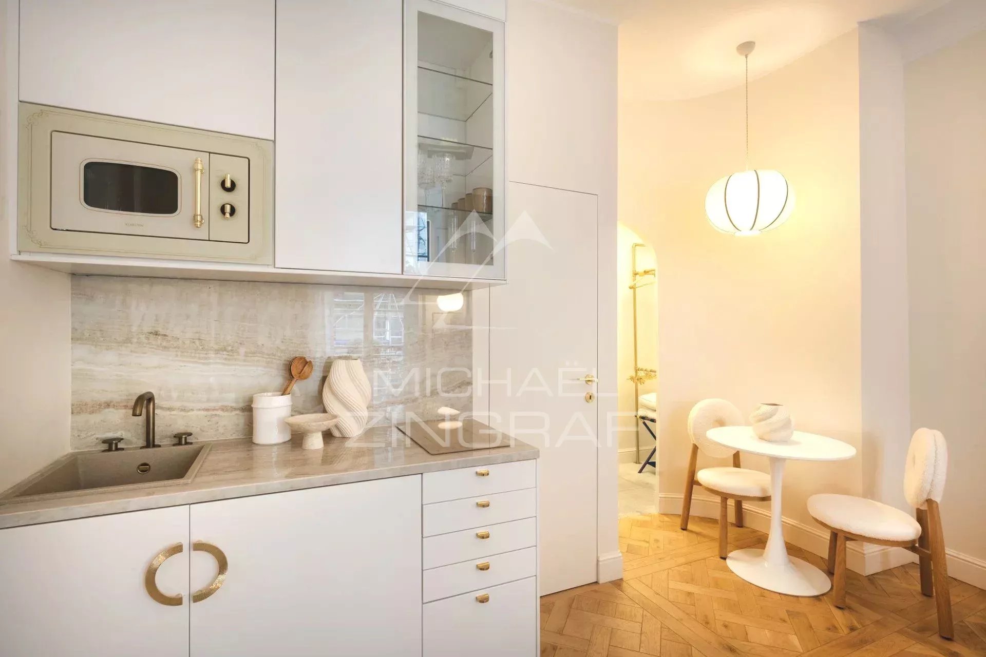 À VENDRE - APPARTEMENT PARFAIT ÉTAT - ADRESSE D'EXCEPTION  - RUE DE TOURNON