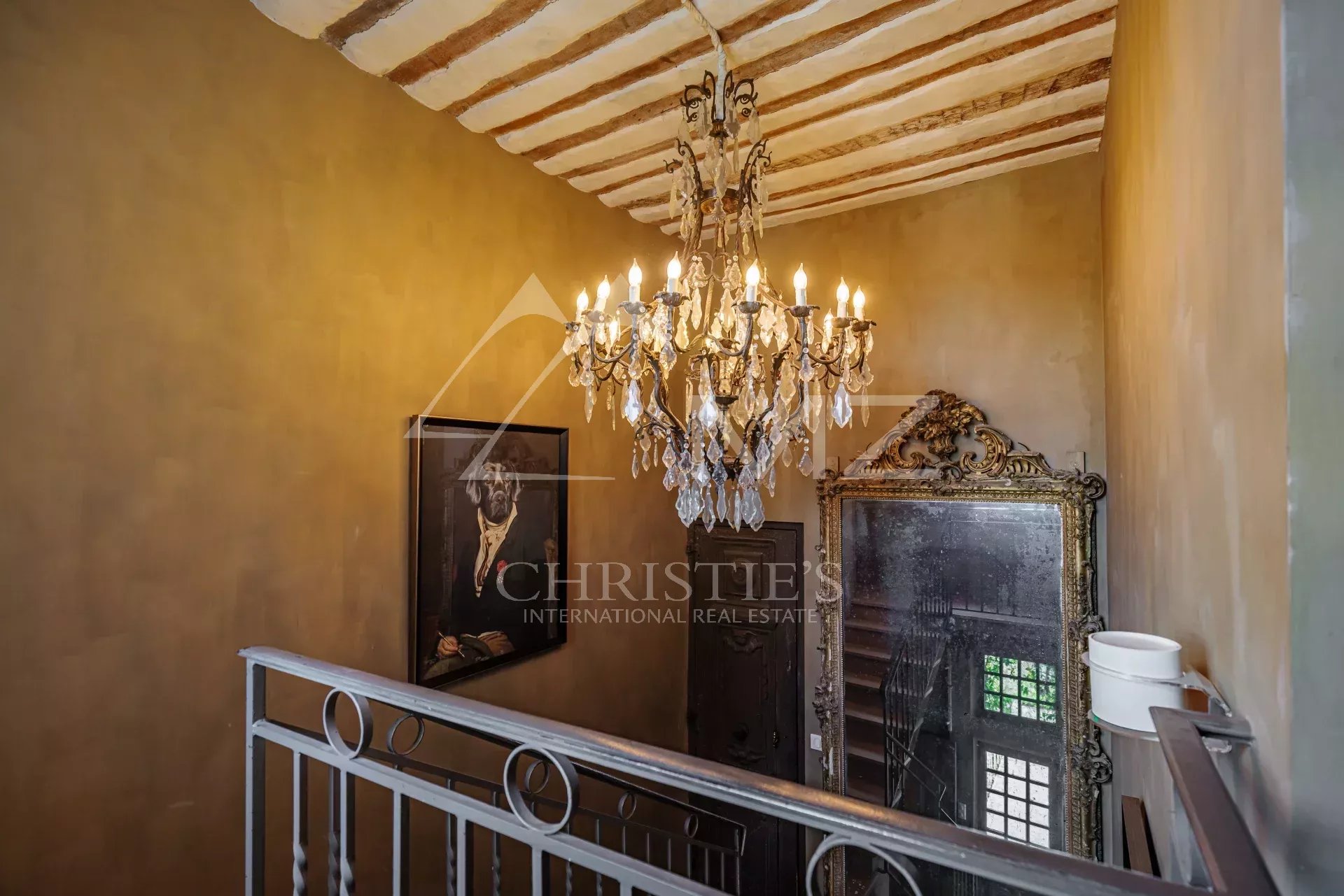 19th-century mansion between the Luberon and Alpilles mountains
