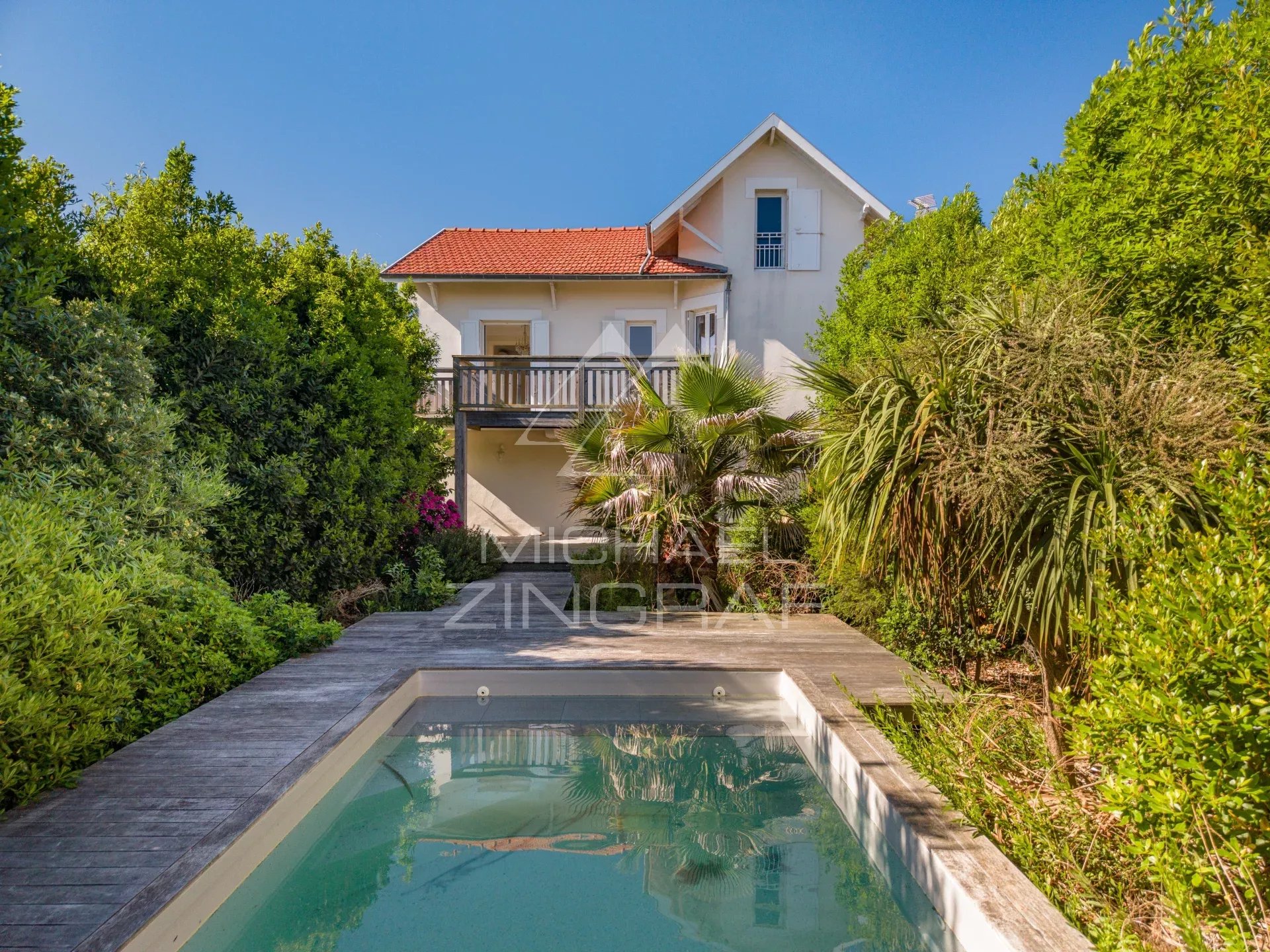 ARCACHON - VILLA 6 PIÈCES AVEC PISCINE ET PLAGE À PIED