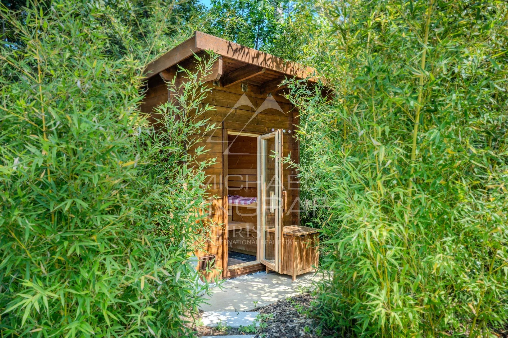 Mougins - Ruhige Lage, ebenerdige Villa - 5 Schlafzimmer