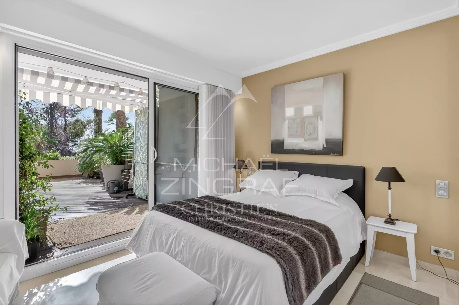 Cannes – Pied-à-terre d'exception face à la mer, résidence de standing avec accès direct et piscine