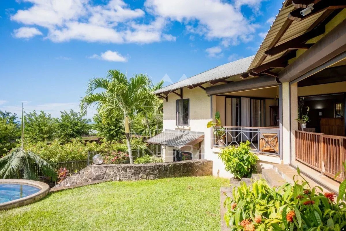 Exceptional Villa with Panoramic Views in a Prestigious Residential Estate