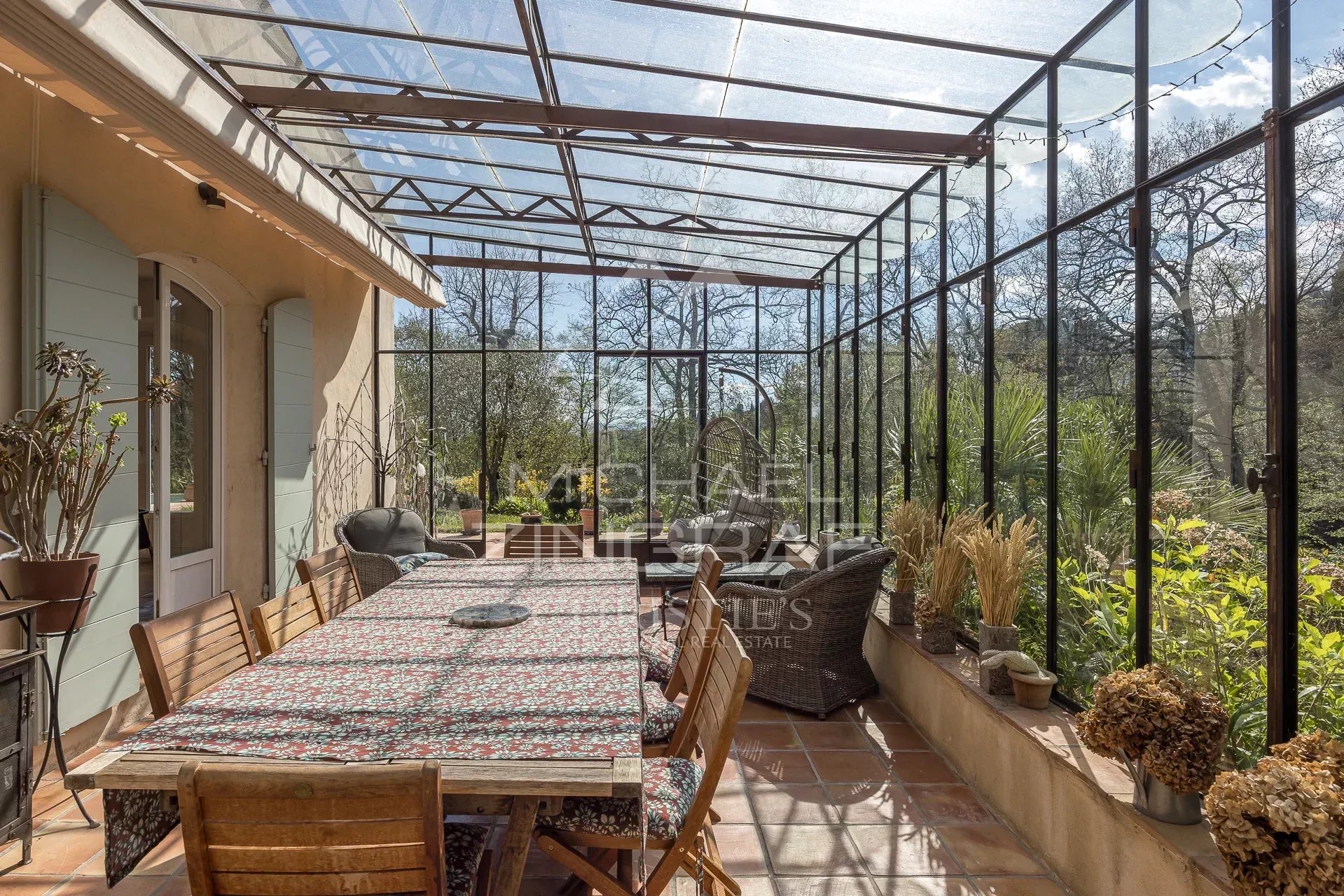 Élégante bastide d’architecte avec vaste parc arboré