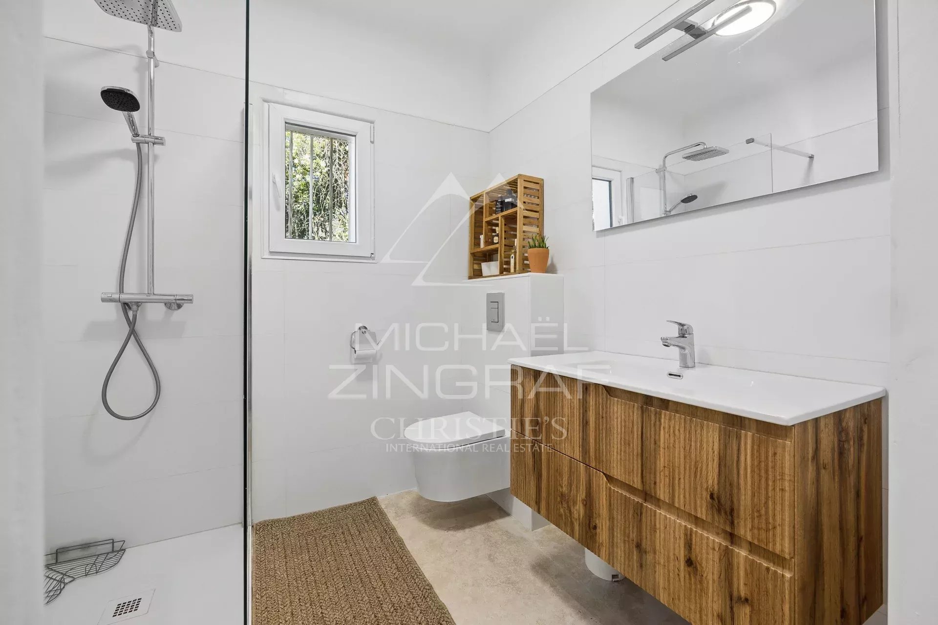 Roquefort-les-Pins – Elegant family property in the heart of a sought-after residential area