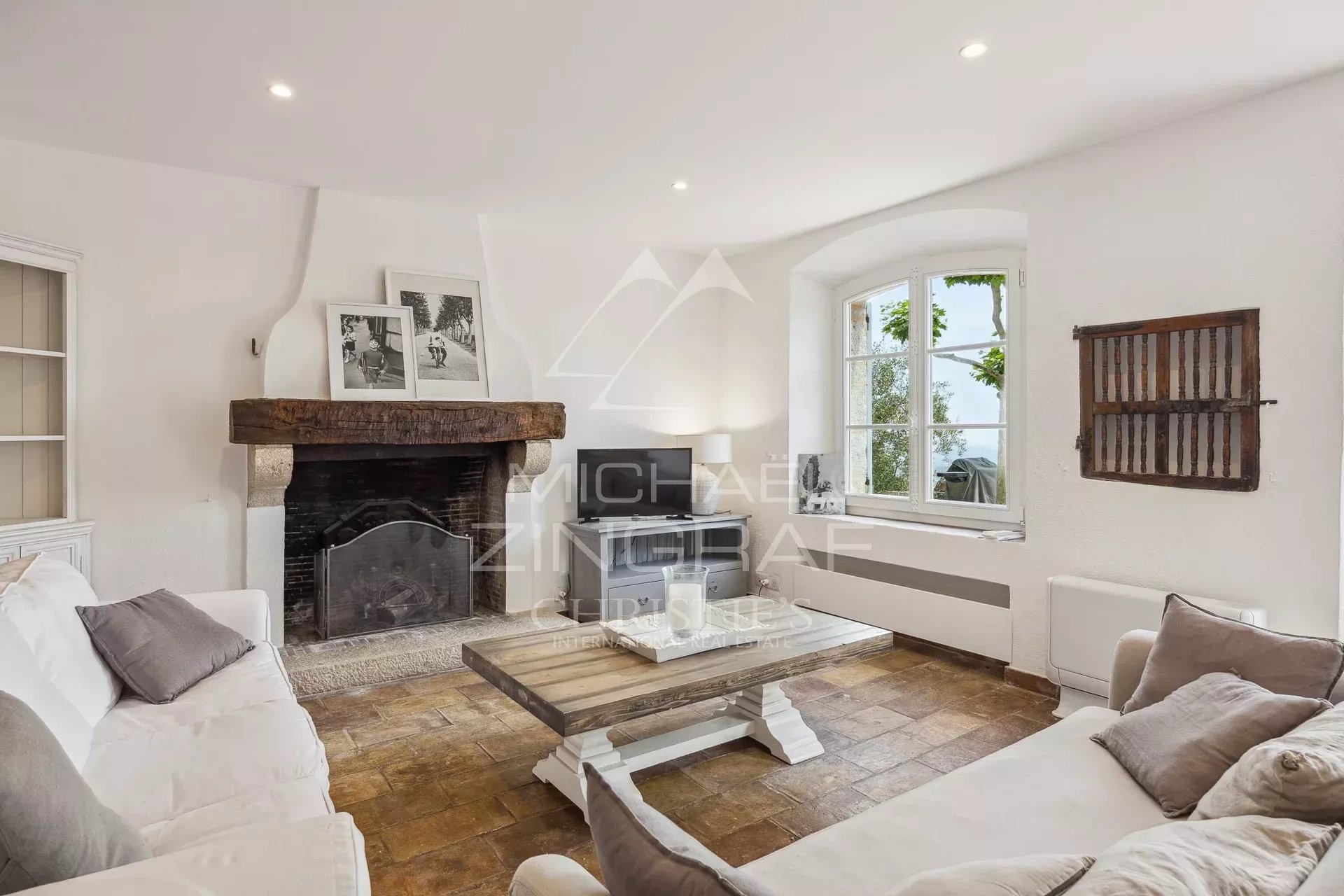 Domaine vue mer et lac, oliveraie , tennis avec villa  principale et pavillon d'hôtes.