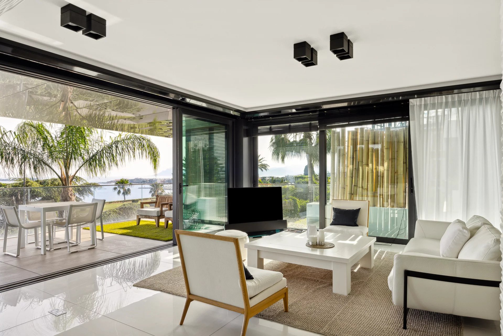 Luxury apartment with sea view and exceptional wellness facilities