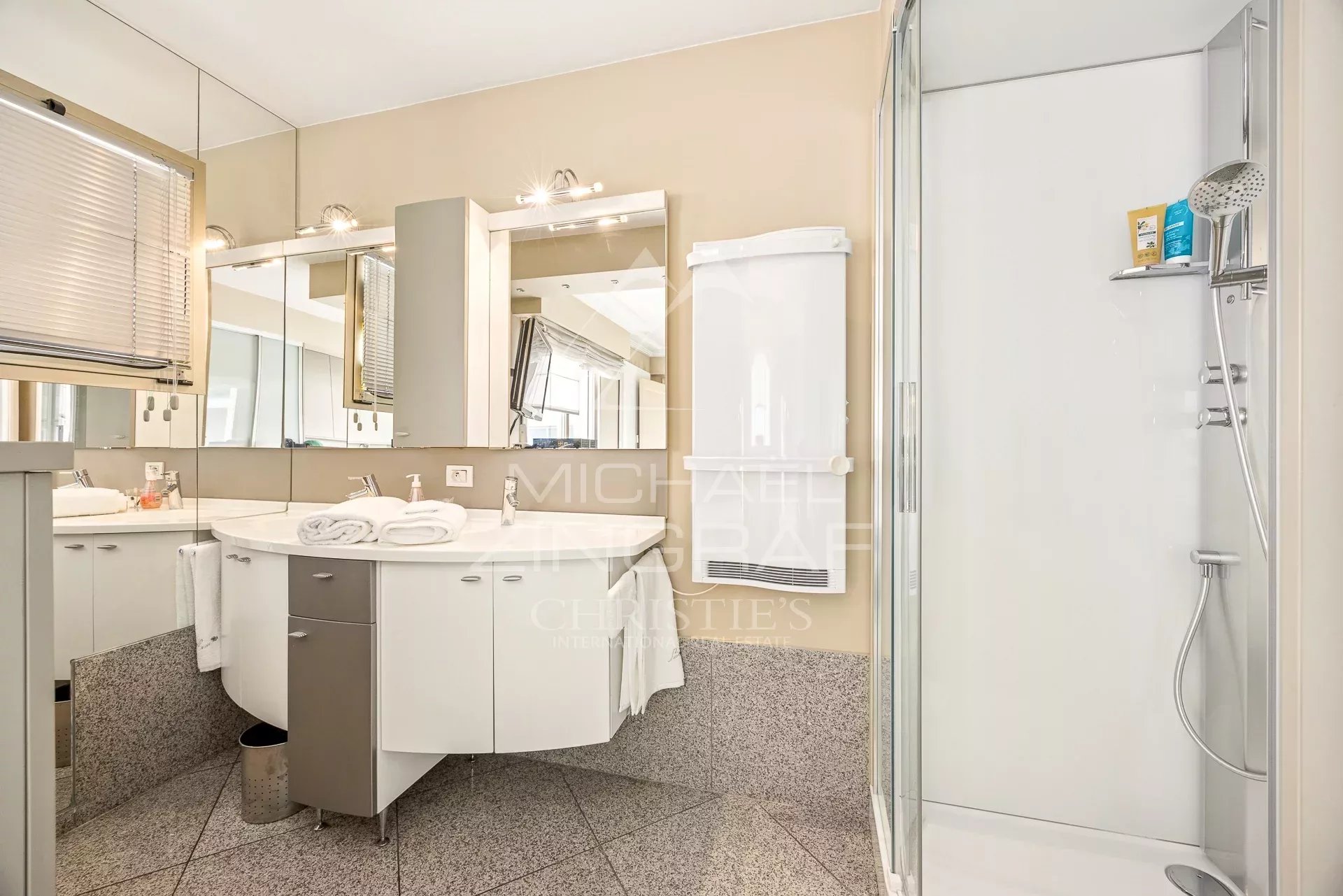 CANNES – ZENTRUM – WOHNUNG MIT MEERBLICK