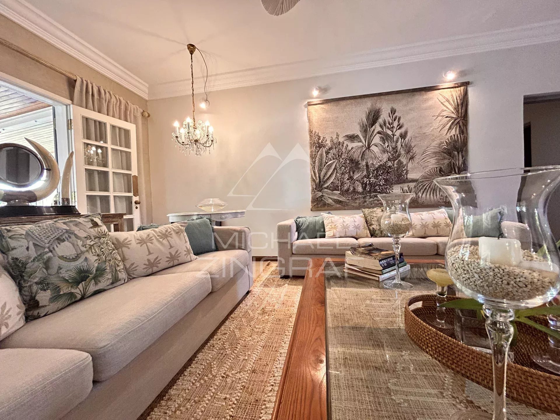 Colonial-Style Villa in Pointe aux Canonniers