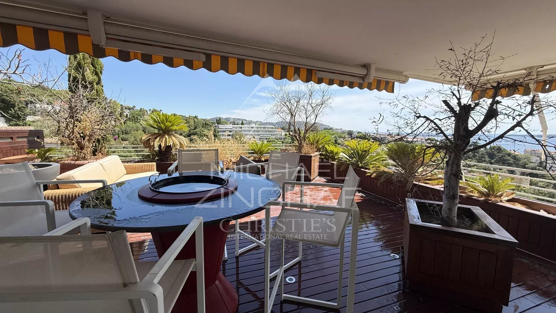 CANNES, CROIX DES GARDES – PANORAMABLICK AUF DAS MEER