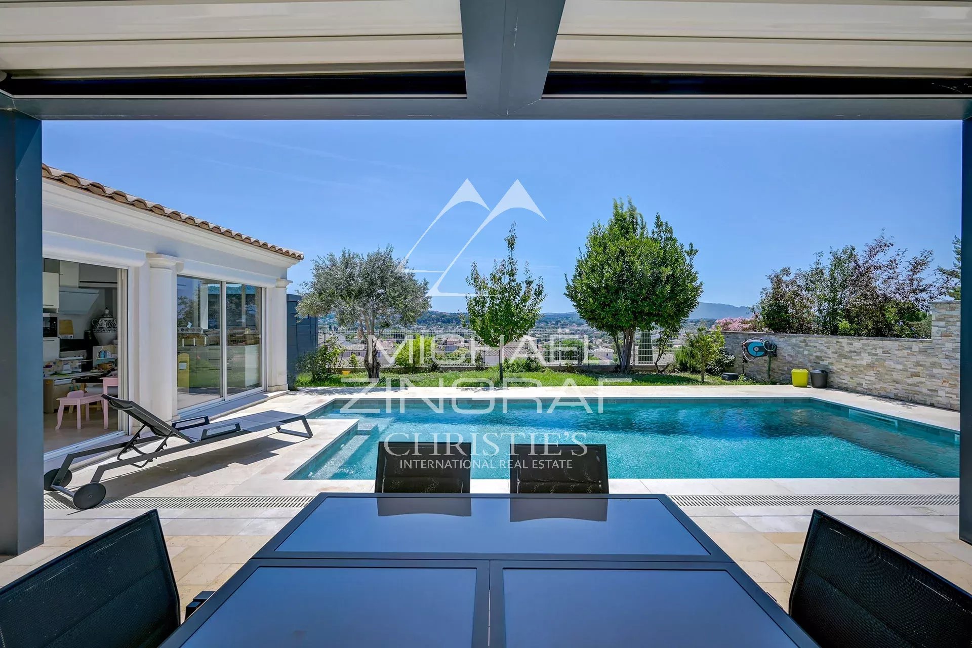 PLAN-DE-CUQUES, Maison familiale avec vue panoramique et piscine