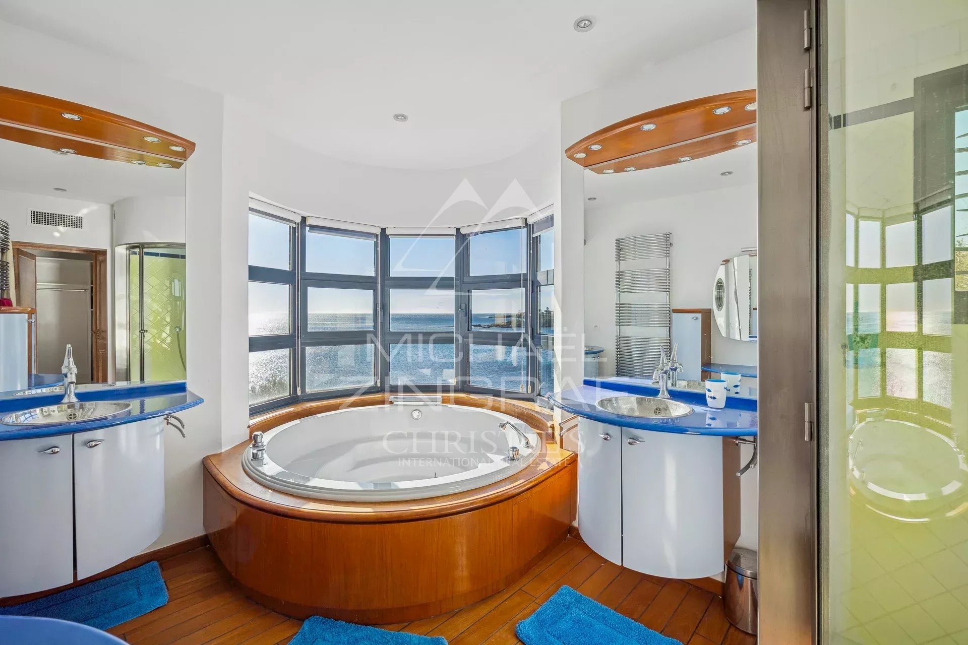 Les Issambres – Exceptional waterfront property – between Cannes and Saint-Tropez