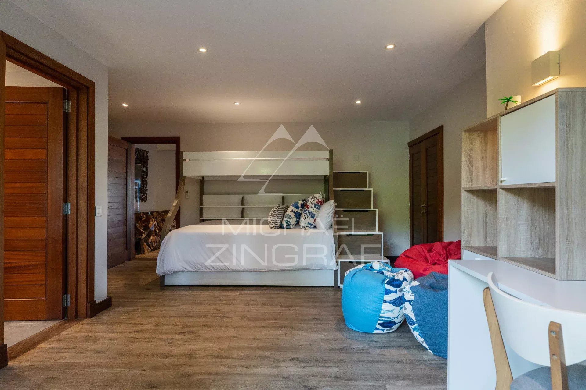 Villa d’exception avec vue panoramique sur l’océan à Valriche