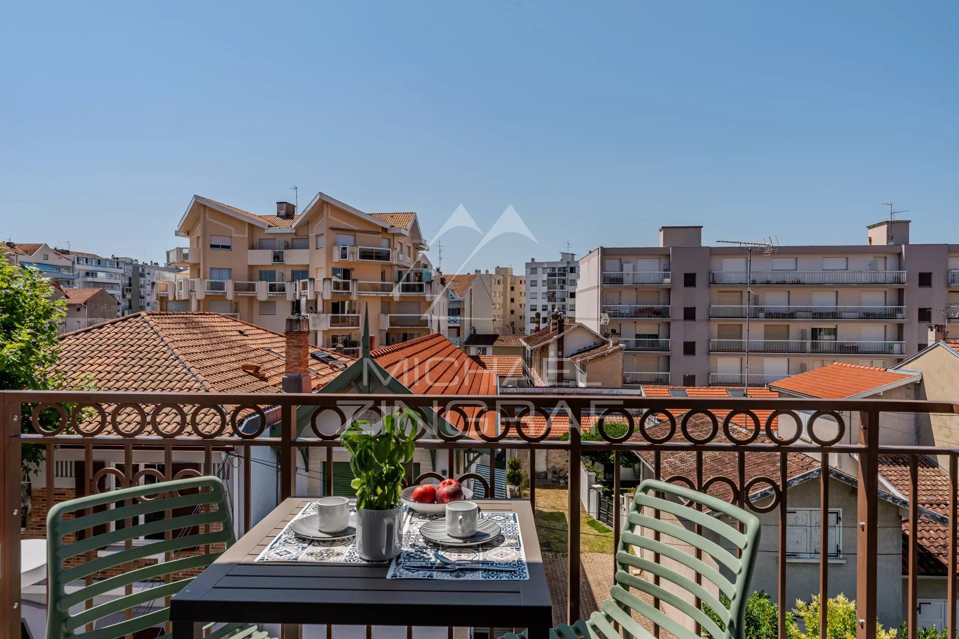 Arcachon center, apartment with basin glimpses, garage and private elevator