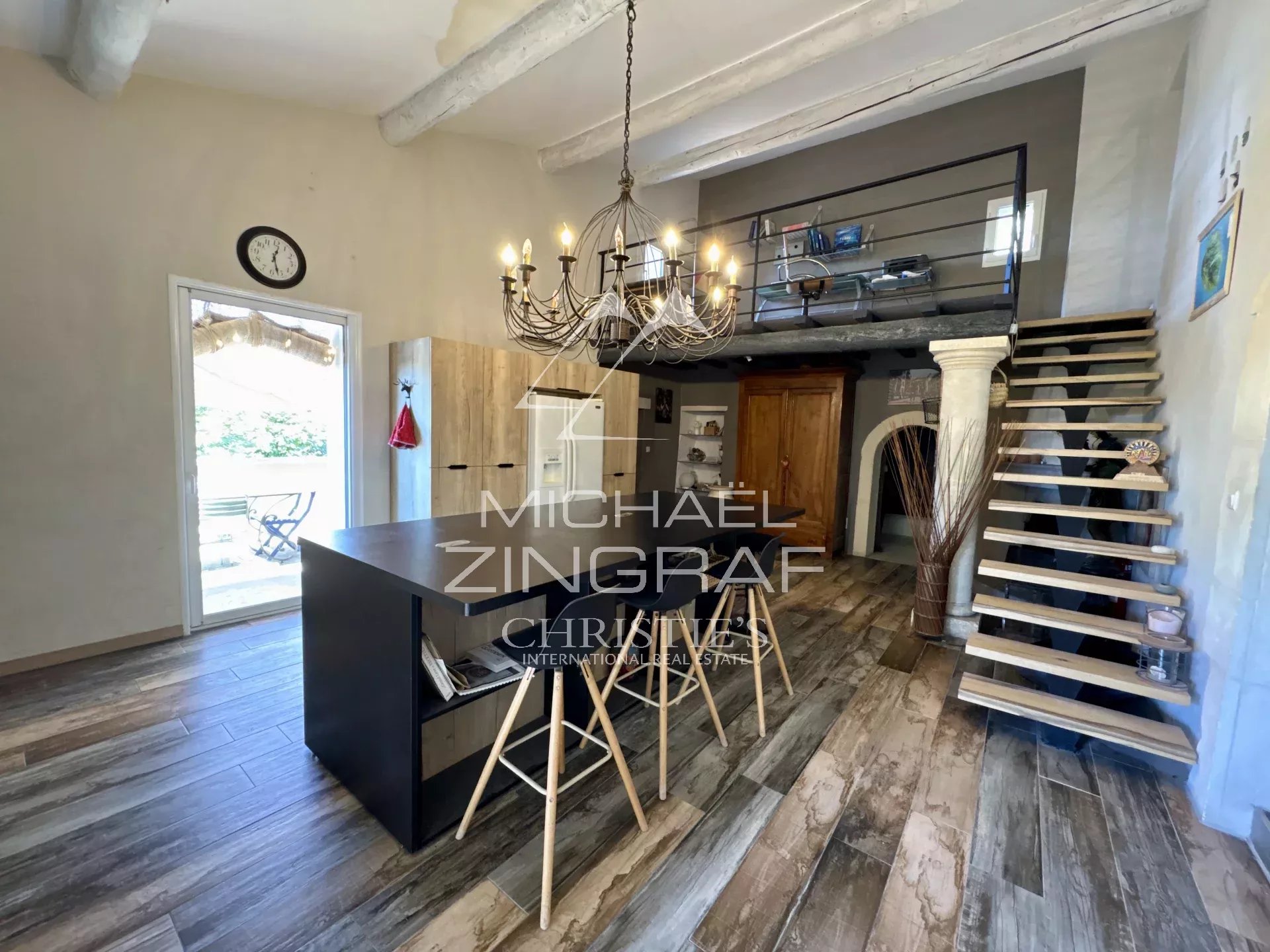 House with over 2 hectares of land