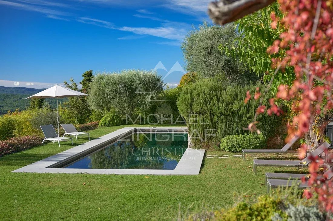 Villa d’architecte avec vue dominante