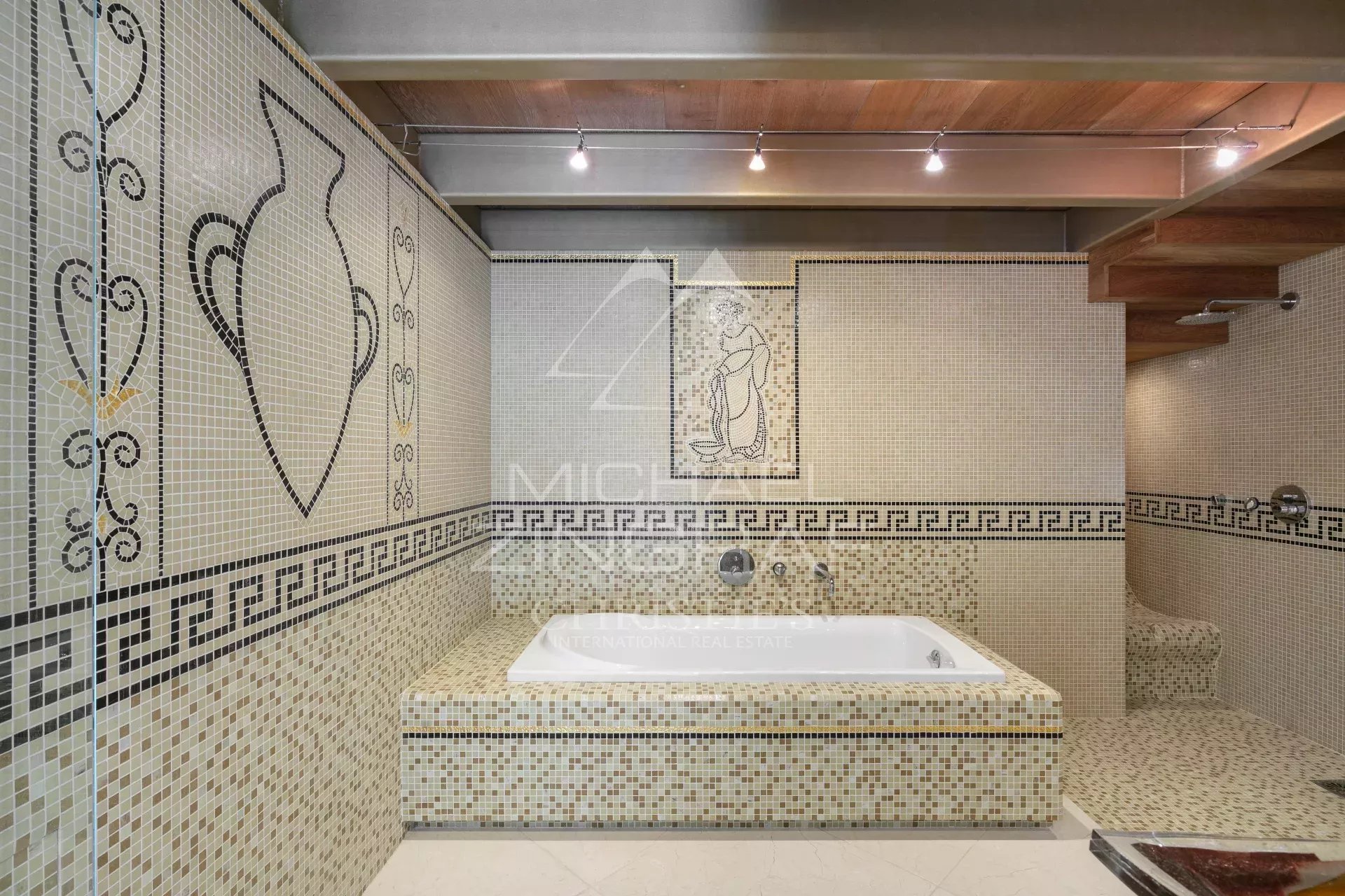 Biot : Propriété unique de plus de 1 300m² avec vue mer