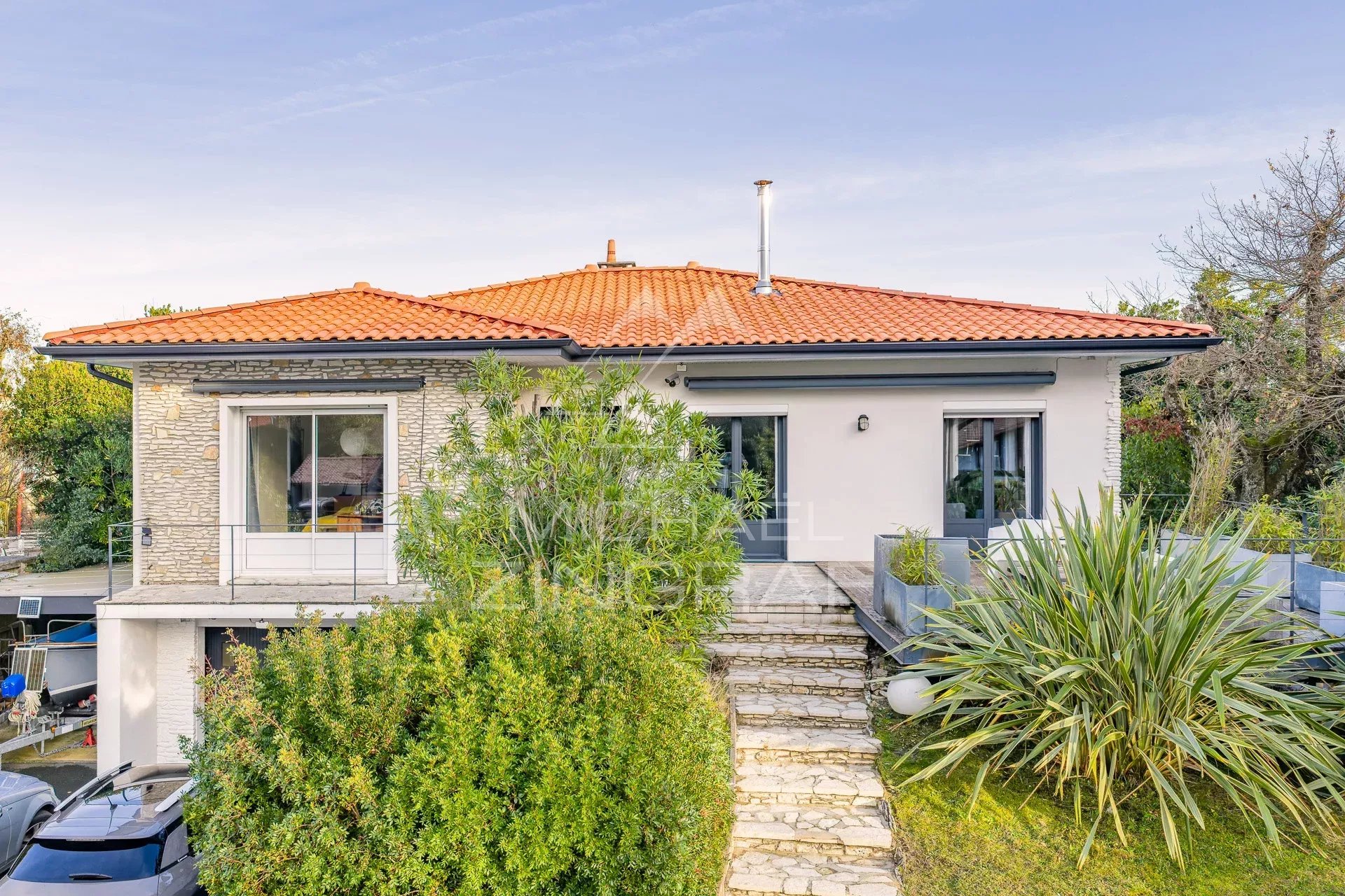 Maison contemporaine avec jardin et piscine au cœur de La Hume