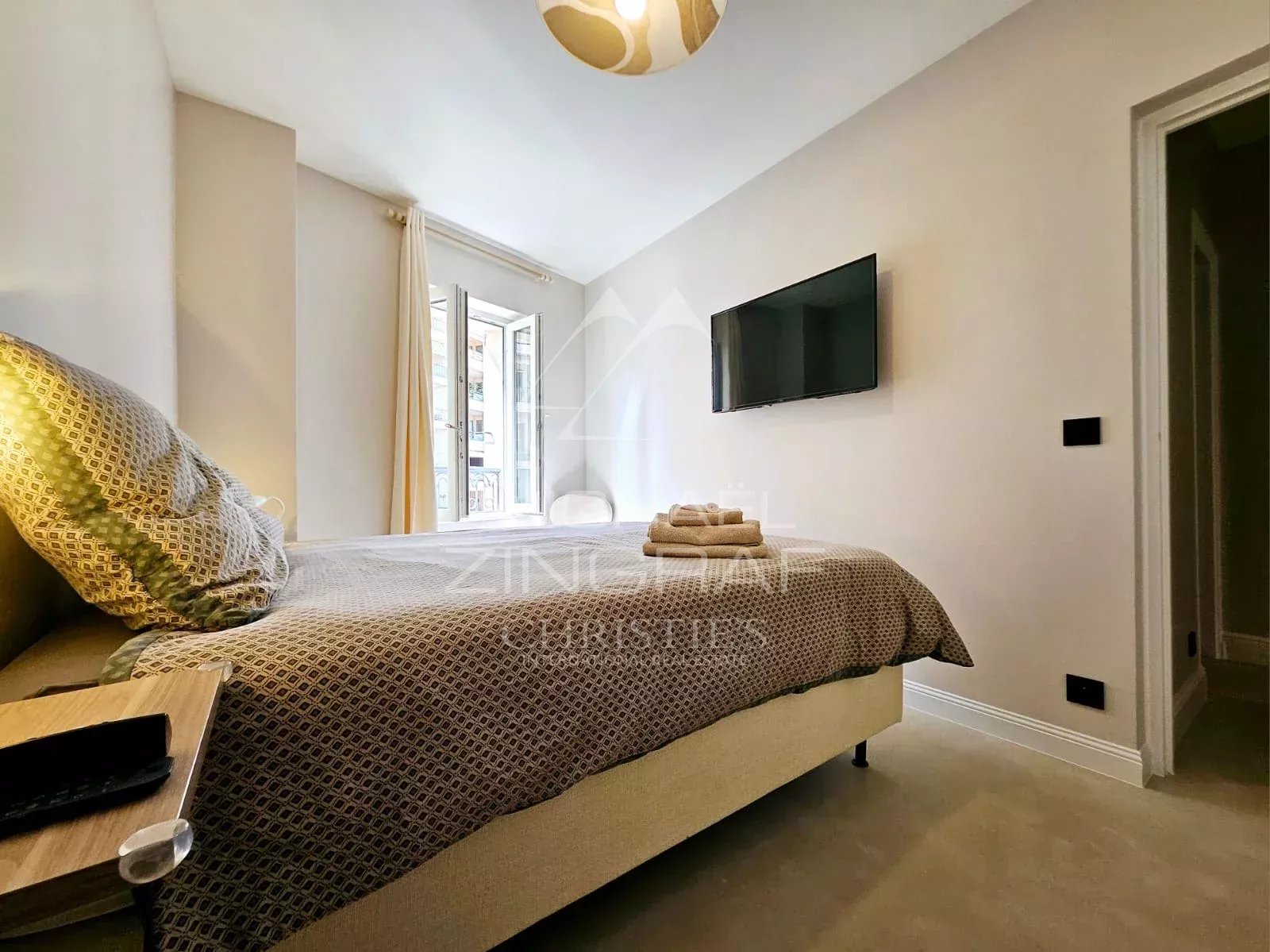 Élégance au Sommet – Appartement Rénové de Standing avec Charme Authentique