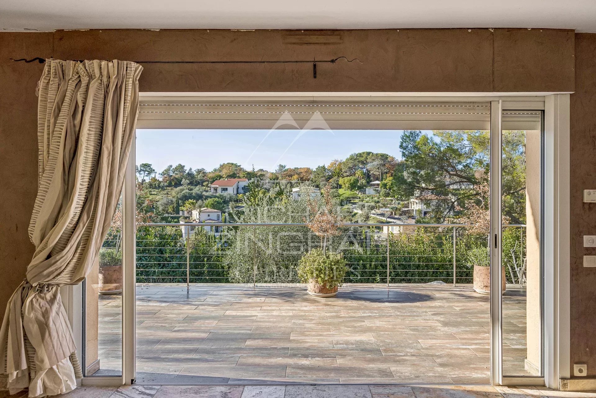 Roquefort-les-Pins : Provenzalische Villa in geschlossener Wohnanlage