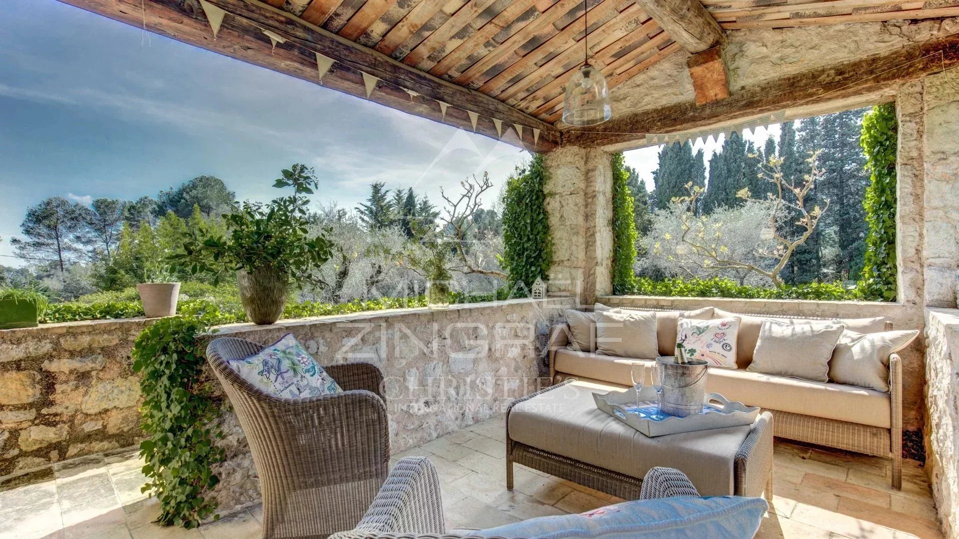 Roquefort-les-Pins : Authentique Bastide provençale