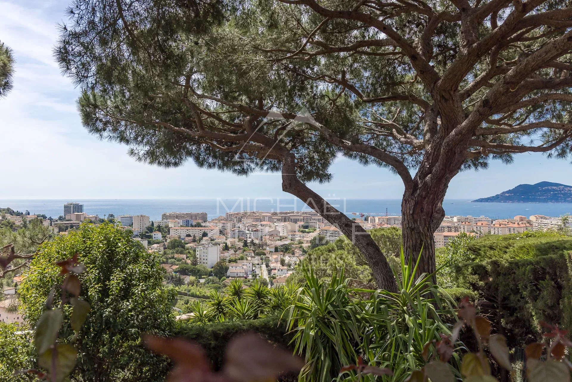 CROIX DES GARDES - VUE PANORAMIQUE MER ET ESTEREL