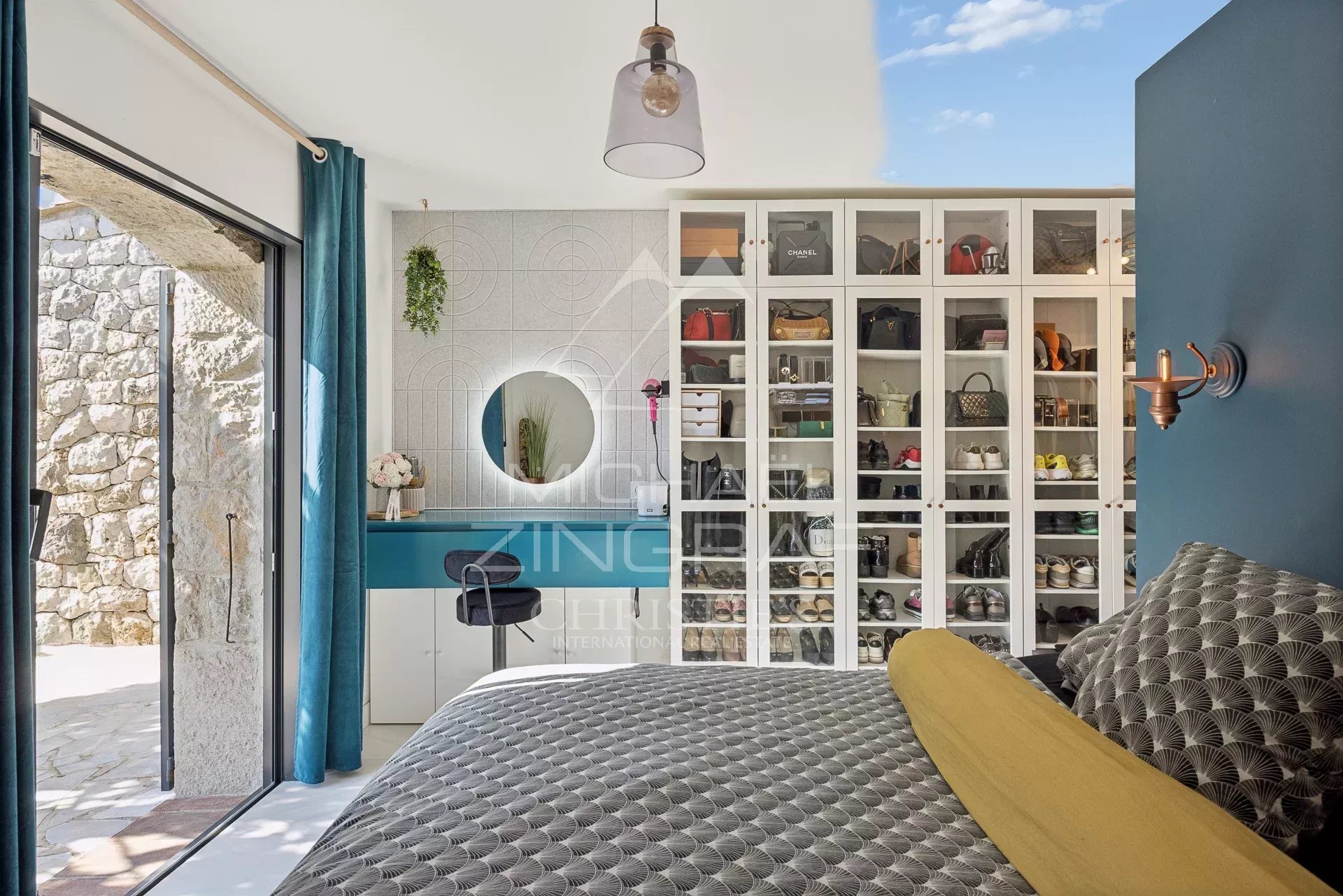 Proche Nice - Propriété de plain pied entièrement rénovée