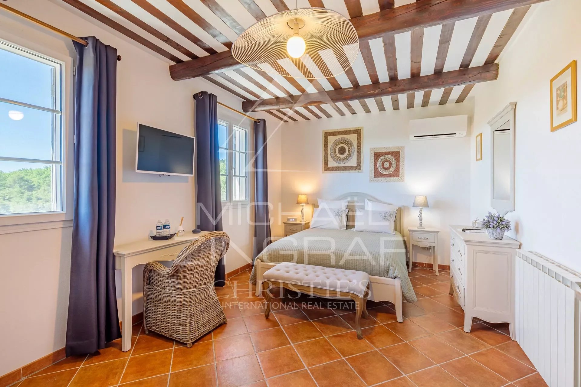 Murs – Élégante Bastide avec Vue Panoramique sur le Luberon