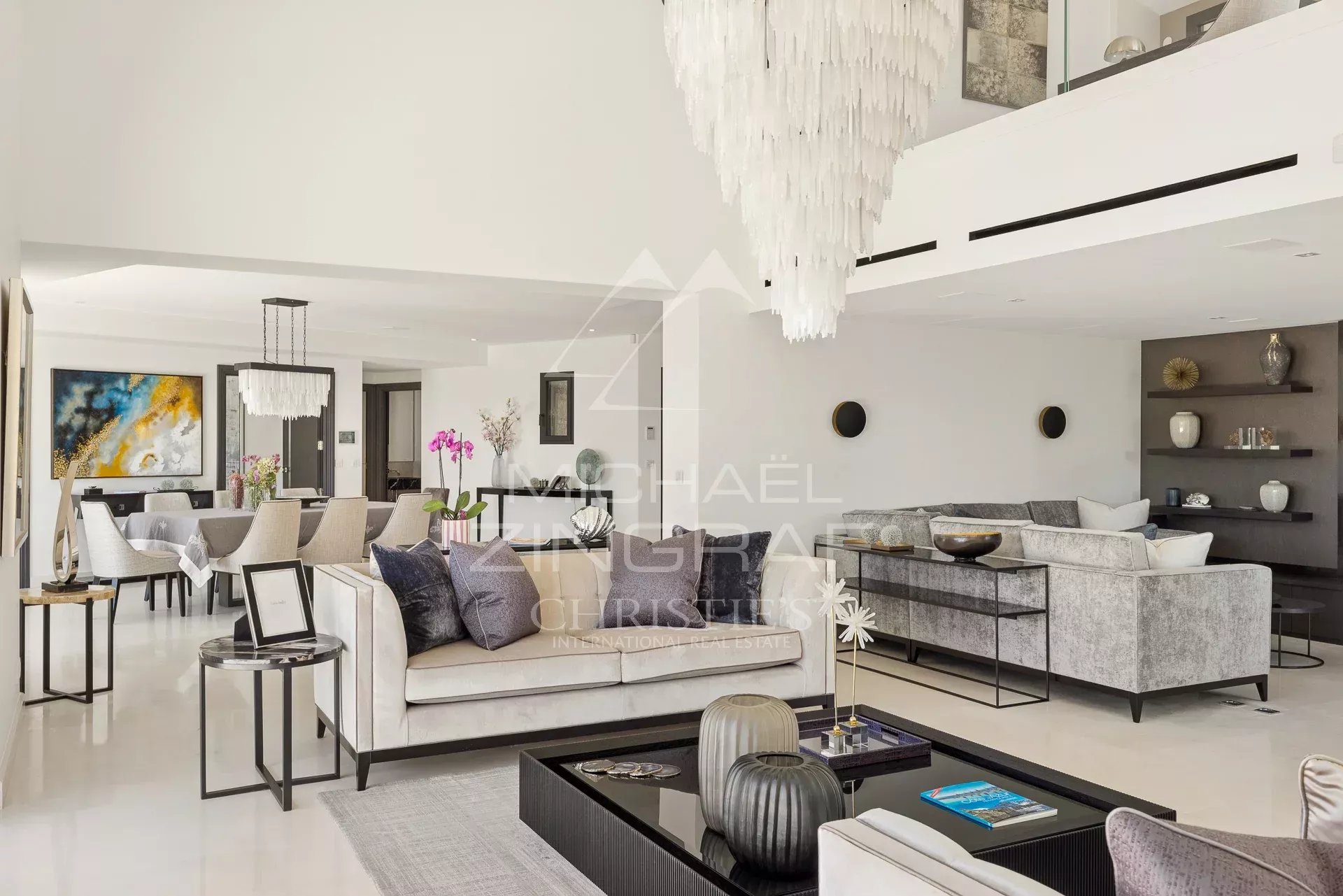 Close to Saint-Paul de Vence - Luxurious Villa within a closed domain