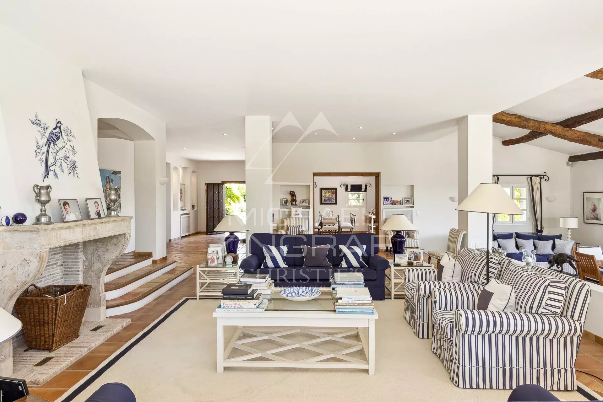 Co-Exclusivité: Propriété d'exception sur 1HA de terrain