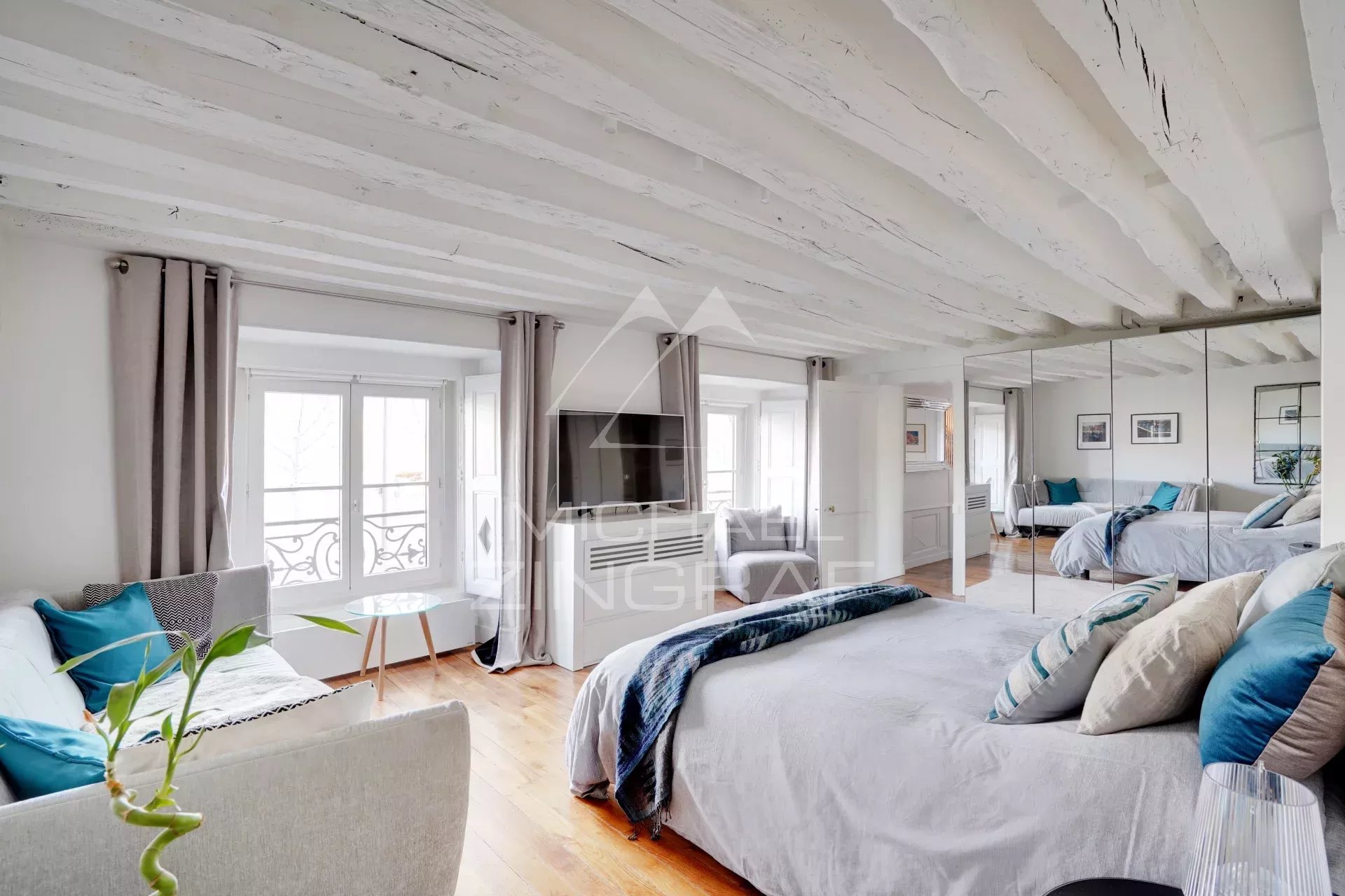 A vendre - Quai Voltaire - 2 suites - Parfait état - Vue Scène