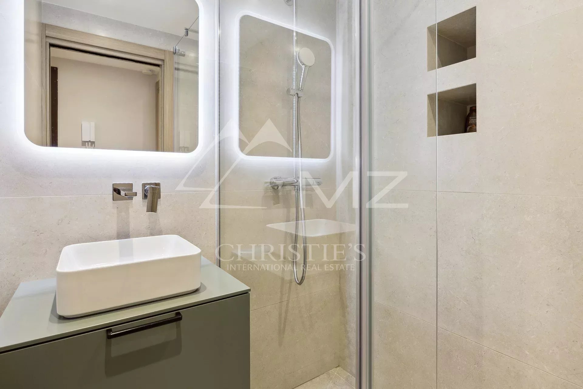 Superbe appartement contemporain dans résidence de standing