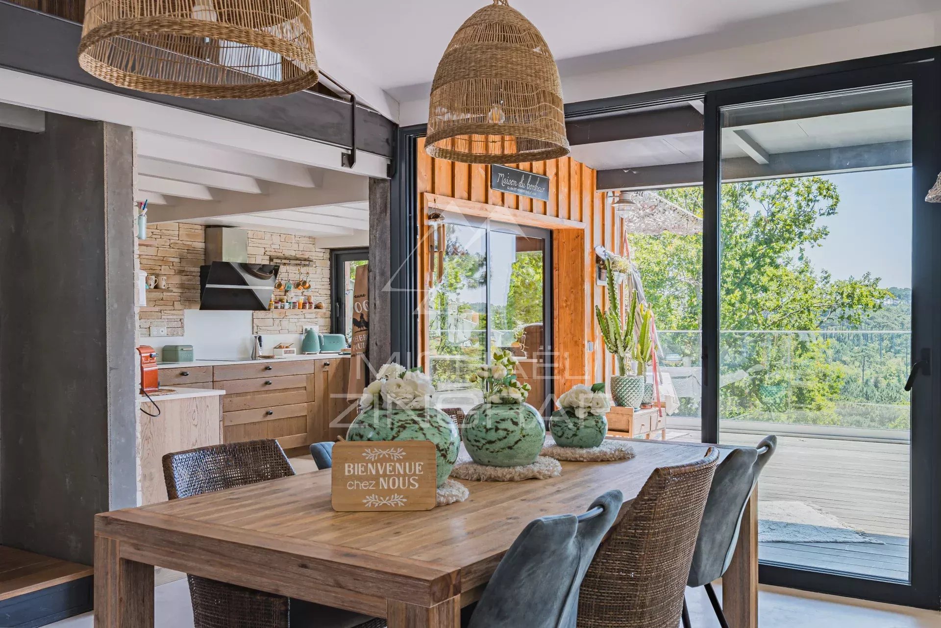 PYLA-SUR-MER - VILLA DE 8 PIÈCES AVEC UNE VUE PANORAMIQUE SUR LA FORÊT