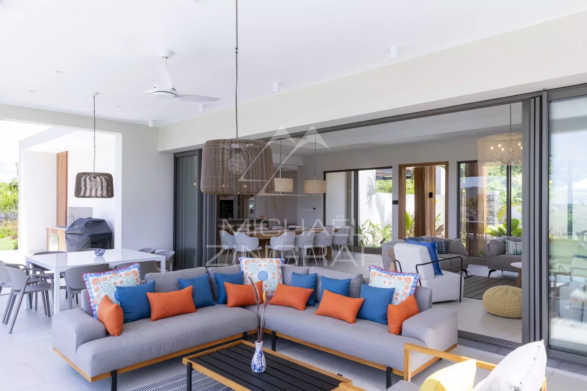 Villa d’Exception avec Vues Panoramiques à Anahita