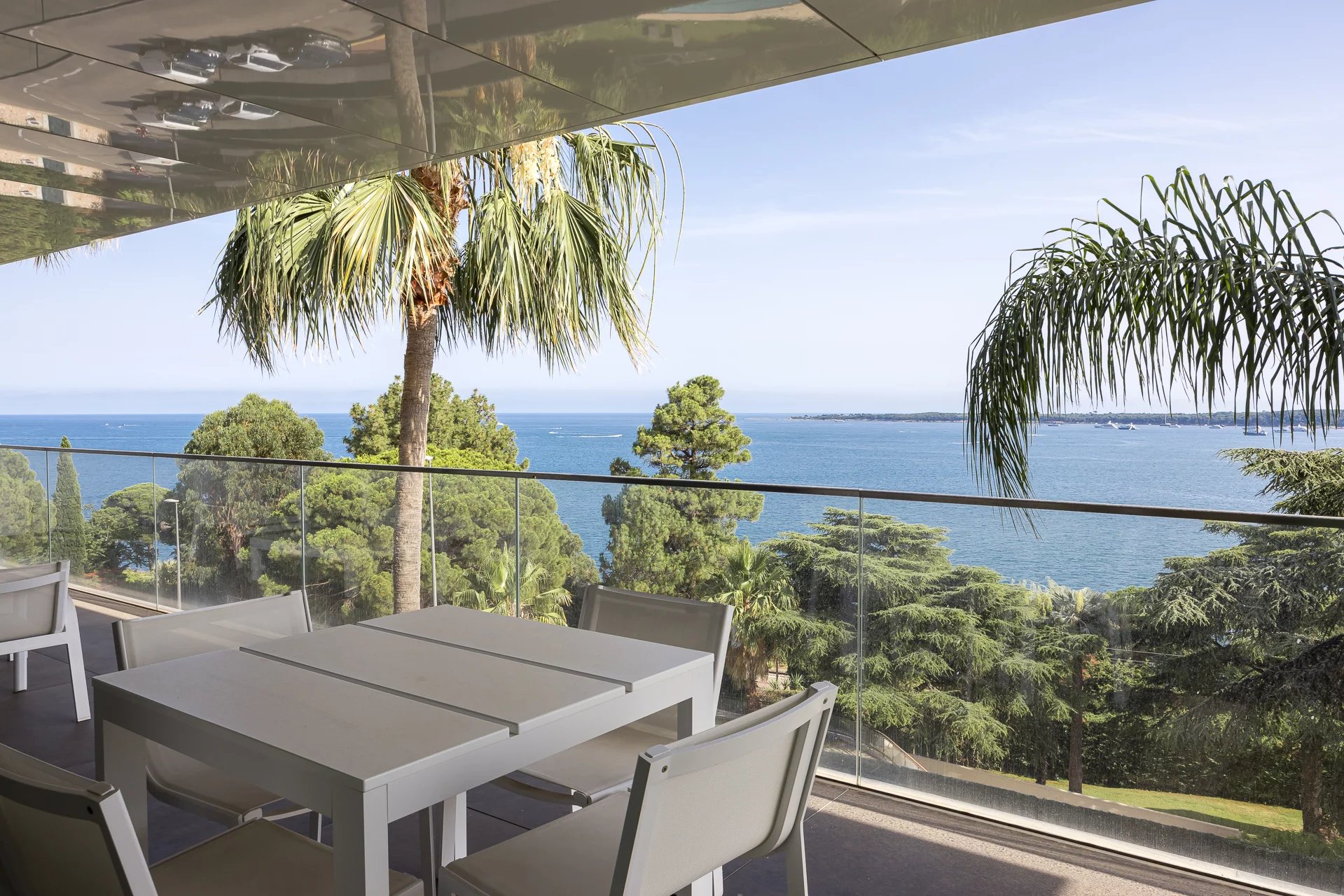 Luxury apartment with sea view and exceptional wellness facilities