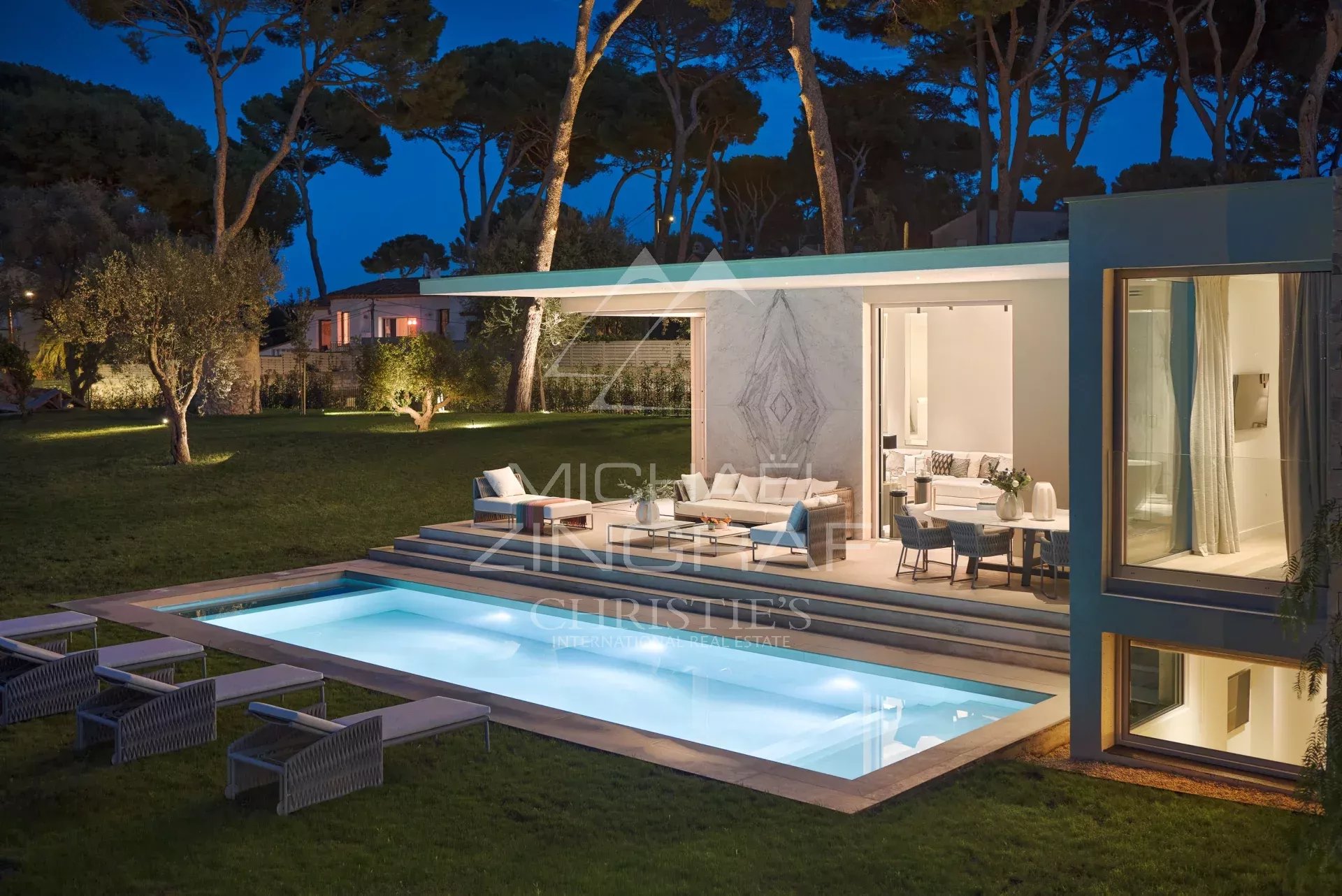 Neue Luxusvilla mit Panoramablick auf das Meer