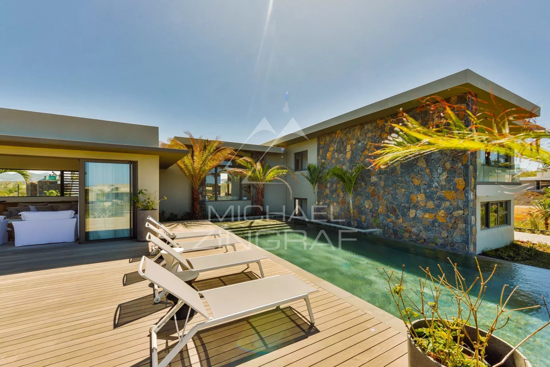 Villa de luxe avec vue sur la mer dans un domaine de golf prestigieux